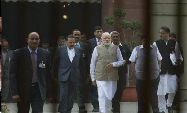 यूपी में मिली जीत से गदगद पीएम मोदी ने सांसदों की थपथपायी पीठ कहा, मेहनत जारी रखें