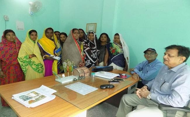 असमय गर्भाशय ऑपरेशन मुआवजा को लेकर नहीं पहुंच रही पीड़िता, सीएस ने अधिकारियों का वेतन रोका