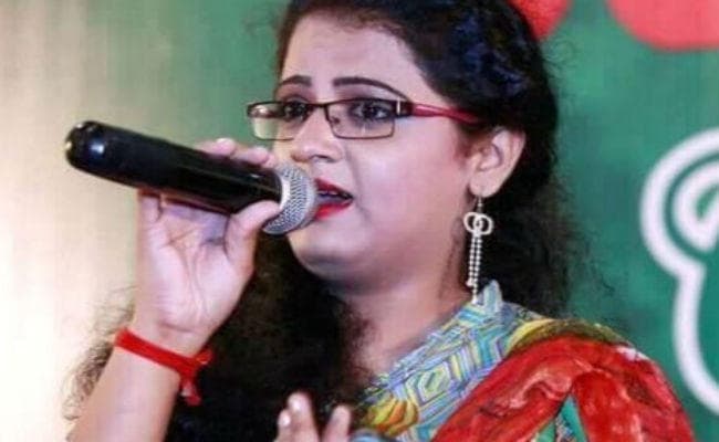 VIDEO : पाकिस्‍तानी पीएम नवाज शरीफ के सामने गायत्री मंत्र गाकर चर्चित हुई नरोधा मालनी