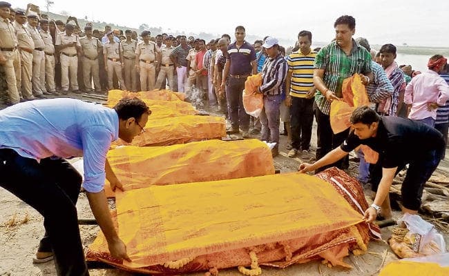 हादसे में उजड़ा पूरा परिवार एक साथ जलीं सात चिताएं