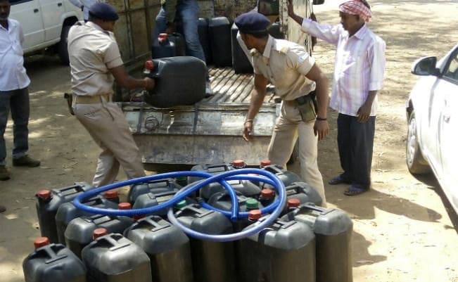 हजारीबाग : भारी मात्रा में स्पिरिट बरामद, एक गिरफ्तार