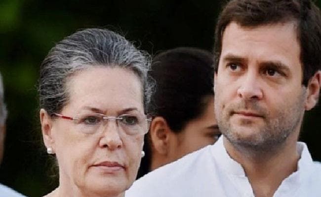 स्वदेश लौटे सोनिया - राहुल गांधी,  विभिन्न मुद्दों पर करेंगे चर्चा