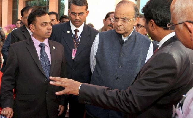 जेटली ने DRDO की ओर से विकसित तीन नौसैनिक प्रणालियां नौसेना को सौंपी