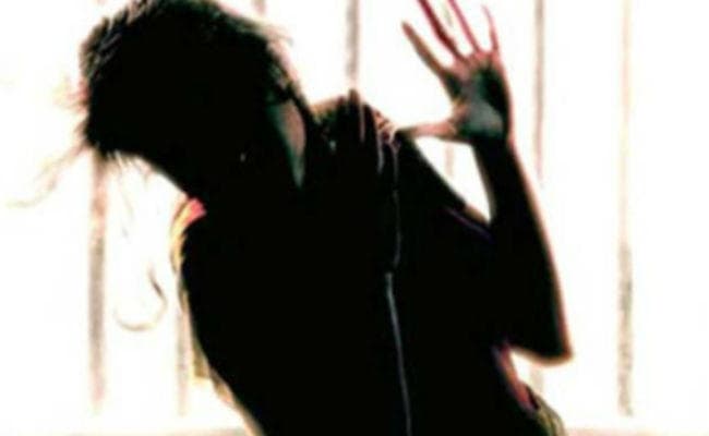 एक साल की बेटी को बलि चढ़ाने पहुंचा पिता दुकानदारों ने बचाया