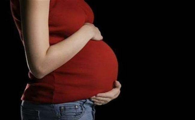 इंसाफ के लिए भटकती नाबालिग कुंवारी मां