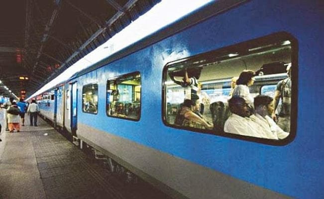 चलती ट्रेन में रिजर्व कीजिए टिकट