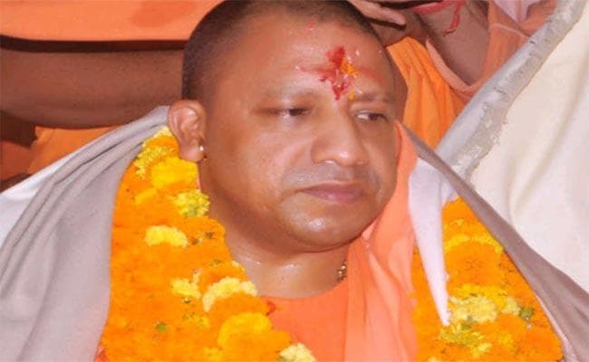 सीएम योगी से मिलना चाहता था  एक व्यक्ति, मना करने पर किया आत्मदाह का प्रयास