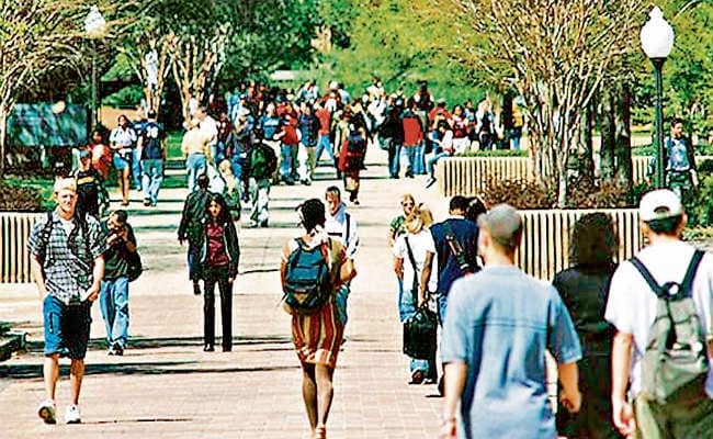 घृणा अपराध बढ़ा, तो अमेरिका से प्रेम घटा