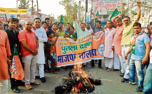 बिजली दर में वृद्धि के खिलाफ भाजपाइयों ने किया प्रदर्शन