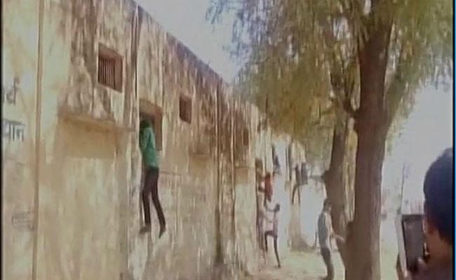 उत्तर प्रदेश: नकलचियों पर ”योगी सरकार” ने कसी नकेल, परीक्षा रद्द