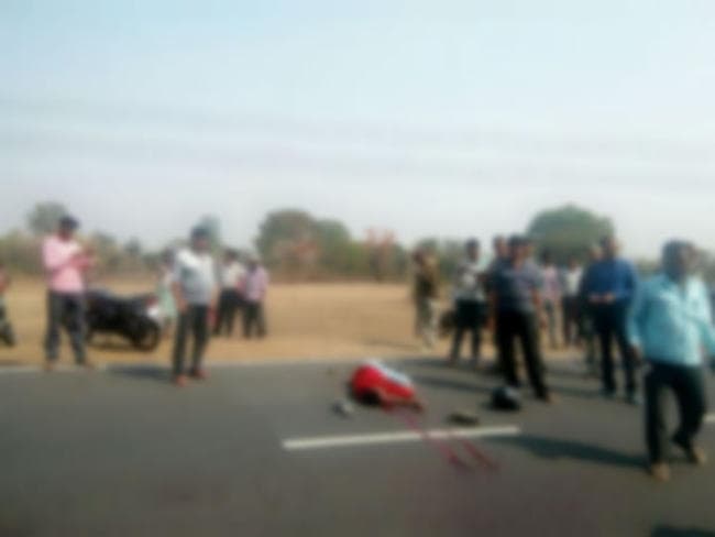 चकाई -देवघर मुख्य मार्ग पर बाइक दुर्घटना में एक की मौत