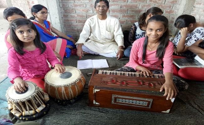 संगीत की शिक्षा देने से बच्चों में अच्छे संस्कार का होता है संचार : राधेश्वरी