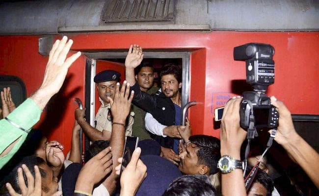 ''रईस‘ का प्रचार: शाहरुख, एक्सेल एंटरटेनमेंट को सम्मन भेजा गया