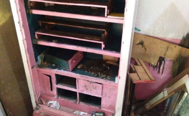 निरसा : दत्ता ज्वेलर्स का शटर तोड़कर 2 लाख की चोरी