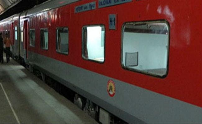 ''प्रभु'' की राजधानी में ''जनता'' को मिला घटिया खाना, बरपा हंगामा