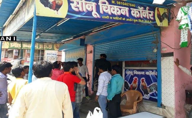 शिवसैनिकों ने गुडगांव में जबरन बंद कराये 500 मीट शॉप