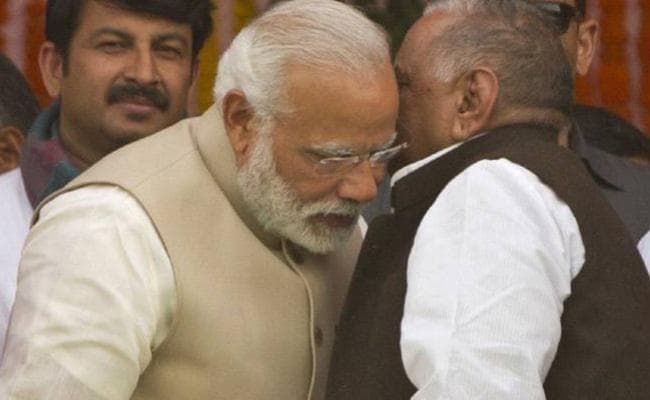 जब मुलायम से सदन में पूछा गया, क्या कहा था मोदी जी के कान में