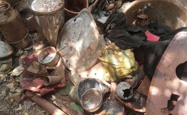 पारसनाथ में नक्सलियों का बंकर ध्वस्त, नक्सली साहित्य, वर्दी समेत कई सामान बरामद