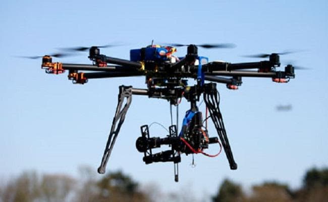 मुंबई पुलिस ने ड्रोनों एवं पैराग्लाइडरों के इस्तेमाल पर महीने भर तक लगायी रोक