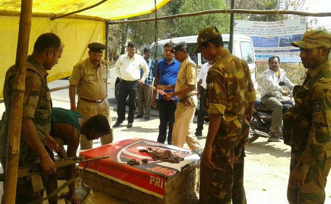 गुमला नगर परिषद ने 29 मुर्गा दुकानदारों को नोटिस थमाया, लाइसेंस लेकर ही दुकान खोलने की चेतावनी