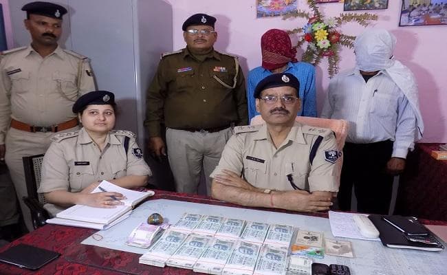 Bihar : दरभंगा में एक लाख के नकली नोट के साथ 2 गिरफ्तार, कटिहार से भी 30 लाख की नकली करेंसी बरामद
