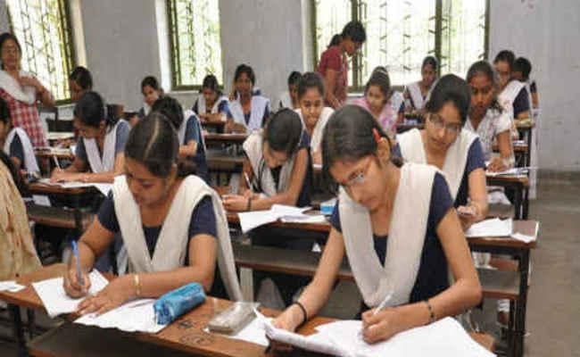 इंटर परीक्षा : 15 दिनों में महज 75 हजार कॉपियों का हो सका मूल्यांकन
