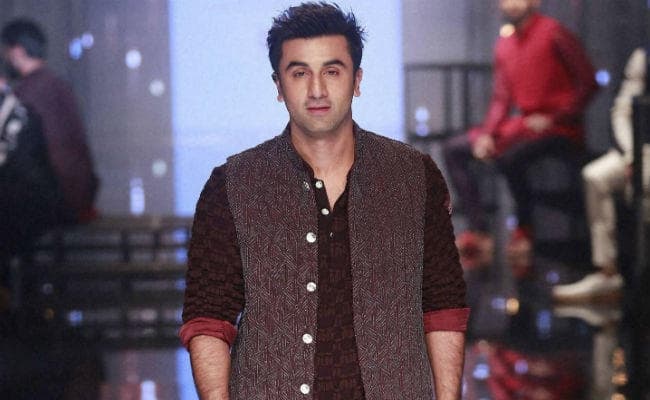 रणवीर-दीपिका के नक्‍शेकदम पर रणबीर कपूर, कर रहे हैं कुछ ऐसा...