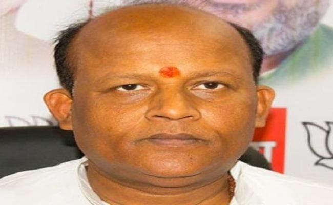 महिला MLC के साथ छेड़खानी मामला : एमएलसी लालबाबू BJP से निलंबित