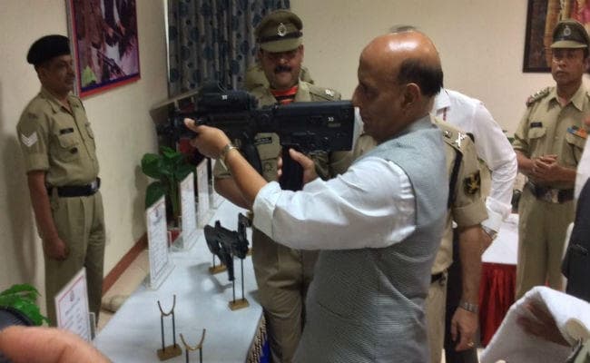 बोले राजनाथ सिंह- आतंकवादियों को जैसे जवाब देना चाहिए, सेना दे रही है