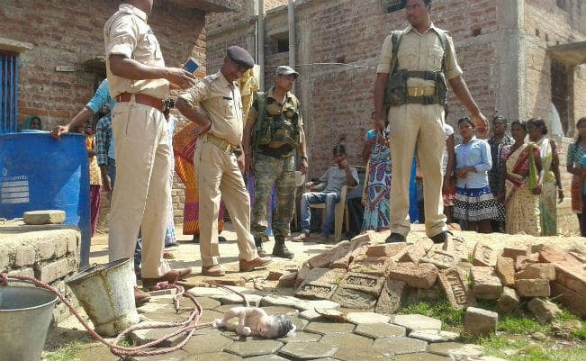 गुमला में कुएं से मिला नवजात बच्ची का शव, कहीं यह ऑनरकिलिंग तो नहीं?