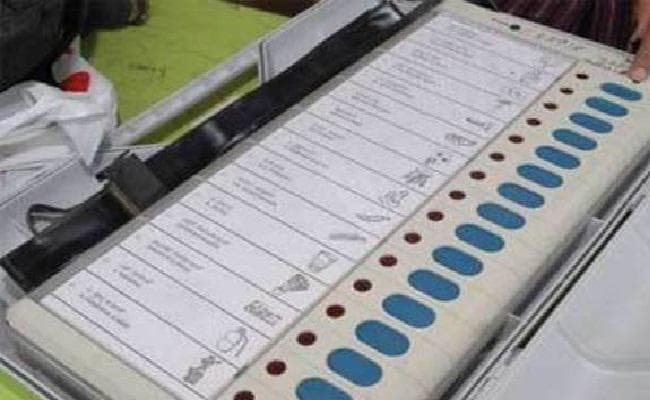 कांग्रेस, आप ने ईवीएम हटाने और मतपत्र से चुनाव करवाने की व्यवस्था बहाल करने को कहा