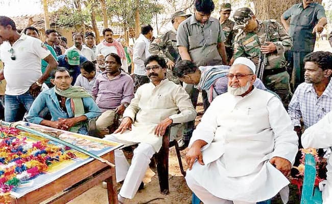 आदिवासियों को ठग रही है रघुवर सरकार : हेमंत