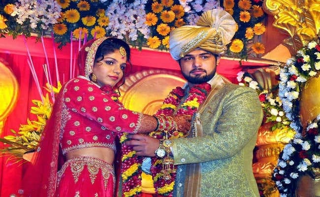 ''सत्य'' के साथ साक्षी मलिक ने लिया वैवाहिक जीवन का ''व्रत'', देखें PHOTOS