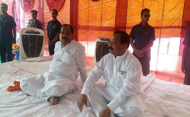 एक ही पार्टी के कब्जे के कारण लिट्टीपाड़ा पिछड़ेपन का शिकार : रघुवर दास