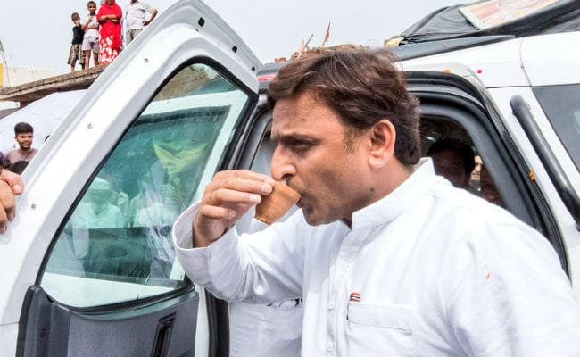 अखिलेश ने कहा- योगी आदित्यनाथ ने किसानों को बनाया ''बेवकूफ''