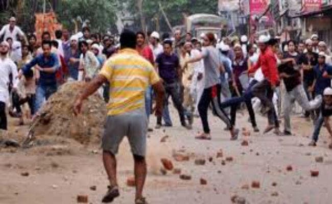 क्यों दंगा भड़काने का माध्यम बनता जा रहा है सोशल मीडिया?