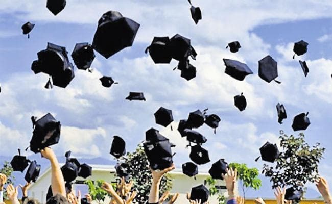 बिहार की उच्च शिक्षा में बड़ा बदलाव, पांच साल में छात्राओं ने हर मामले में छात्रों को पीछे छोड़ा