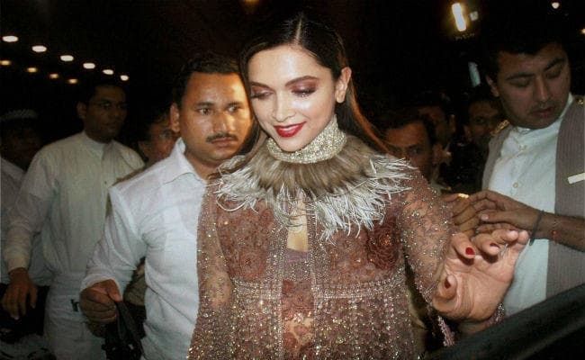 दीपिका पदुकोण संग सबसे ज्यादा छुट्टियां बिताना चाहते हैं भारतीय