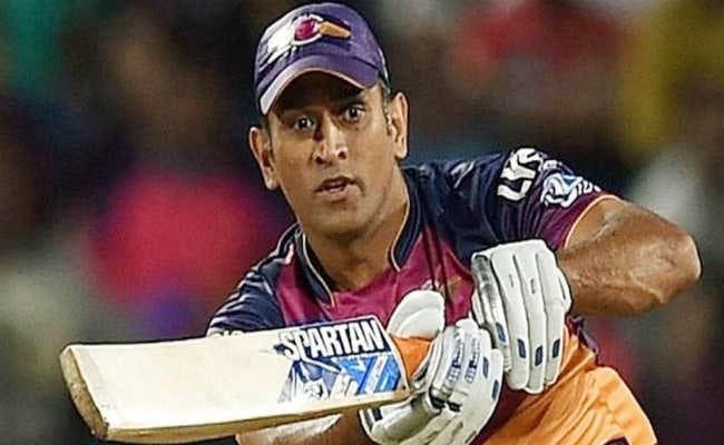 VIDEO : क्या IPL में धौनी की ये बेहतरीन शॉट आपने देखा है ?