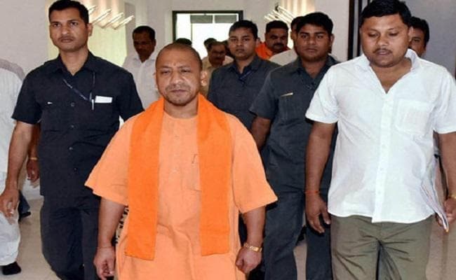 पीएम मोदी की राह पर योगी, आधी रात को मंत्रिमंडल की बैठक बुलाकर किया ये फैसला...