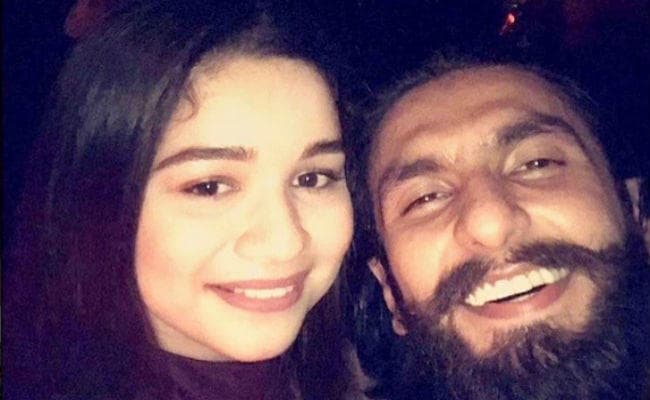 सोशल मीडिया पर खूब वायरल हो रही है रणवीर संग सचिन तेंदुलकर की बेटी सारा की ये तस्‍वीर...