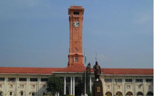 पौने दो साल से अंगिका अकादमी के अक्ष्यक्ष दफ्तर के लिए लगा रहे हैं सचिवालय के चक्कर