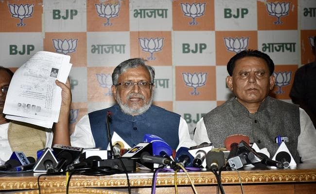 लालू यादव के पुत्रों को कैबिनेट से बर्खास्त करें CM नीतीश : सुशील मोदी