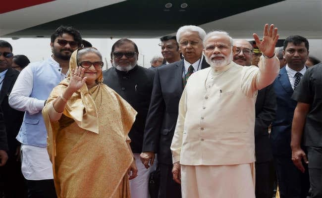 मोदी और हसीना ने 22 समझौते पर किये हस्ताक्षर, 50 करोड़ डॉलर कर्ज देगा भारत