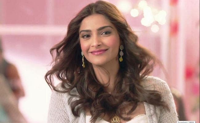 सोनम कपूर की ''नीरजा'' को राष्‍ट्रीय पुरस्‍कार मिलने पर स्‍पेशल फ्रेंड आनंद आहूजा ने ऐसे दी बधाई