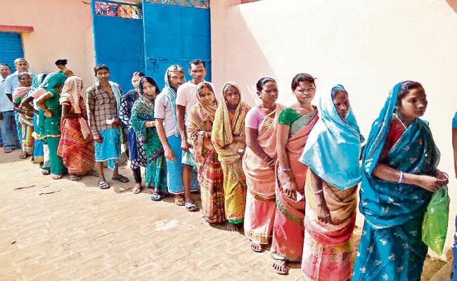 लिट्टीपाड़ा उपचुनाव : कड़ी धूप में निकले लोग, किया वोट