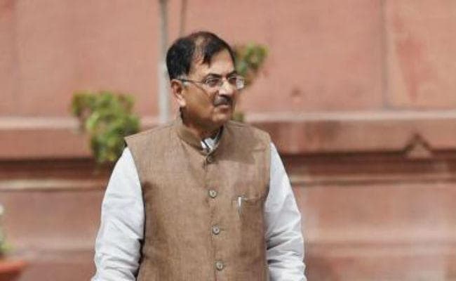 ‘नस्‍लभेदी’ टिप्पणी का मामला नहीं छोड़ रहा तरुण विजय का पीछा, लोकसभा में जोरदार हंगामा