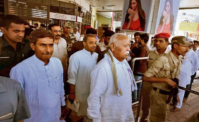 लालू ने किया भागवत पर हमला कहा -देश में जहर फैलाना ही आरएसएस का काम