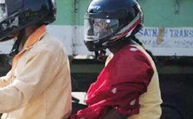 दोपहिया वाहनों को लेकर पुलिस के तेवर तल्ख, पीछे की सवारी के लिए भी हेलमेट अनिवार्य