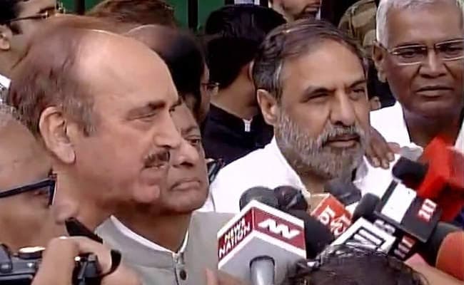 EVM के विरोध में चुनाव आयोग के पास पहुंचे 16 विपक्षी दल, याचिका पर SC में सुनवाई 13 को